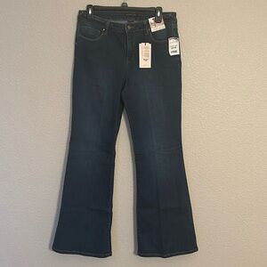 Juniors brand new jeans size 11, low rise.